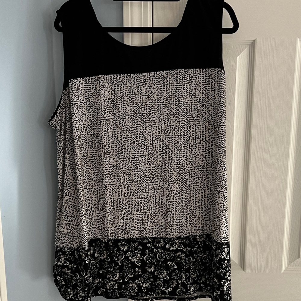 Roz & Ali Black and White Patterned Sleeveless Tank